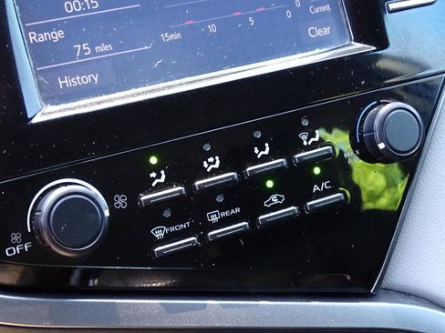 Used 2019 Toyota Camry LE FWD image 40