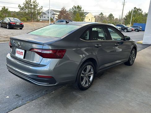 Used 2024 Volkswagen Jetta SE image 5