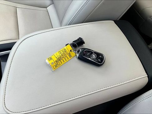 Used 2023 Buick Enclave Essence w/ Experience Buick Package FWD image 34
