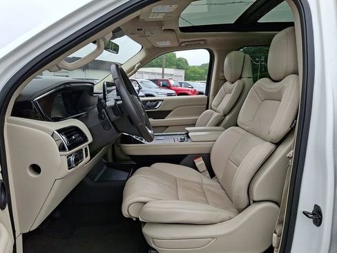 Used 2020 Lincoln Navigator Reserve w/ Equipment Group 201A Reserve AWD/4WD image 13
