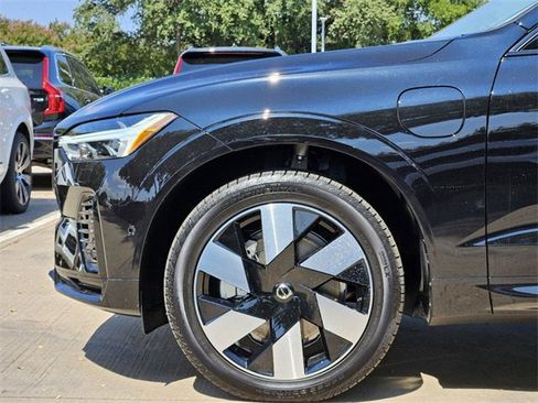 Certified 2025 Volvo XC60 T8 Plus w/ Protection Package Premier image 12