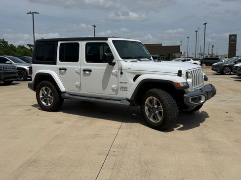 Used 2020 Jeep Wrangler Unlimited Sahara AWD/4WD image 7