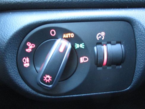 Used 2018 Audi Q3 2.0T Premium Plus w/ Premium Plus Package image 58