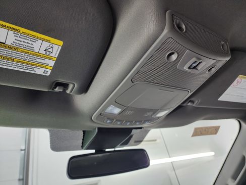 Used 2021 Ford F250 Lariat w/ Chrome Package image 12