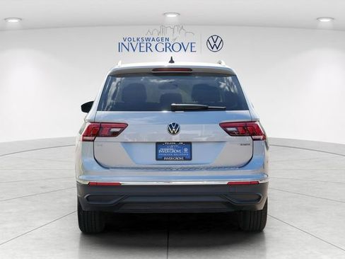 Certified 2022 Volkswagen Tiguan SE w/ Panoramic Sunroof Package AWD/4WD image 6