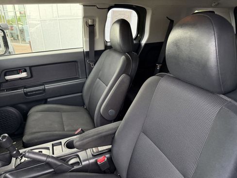 Used 2014 Toyota FJ Cruiser 4WD w/ Convenience Package image 13