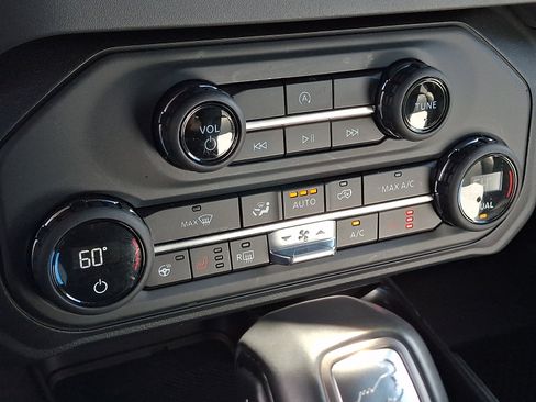 Certified 2025 Ford Bronco Outer Banks AWD/4WD image 16