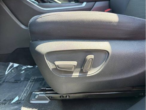 Used 2022 Toyota Highlander LE AWD/4WD image 18