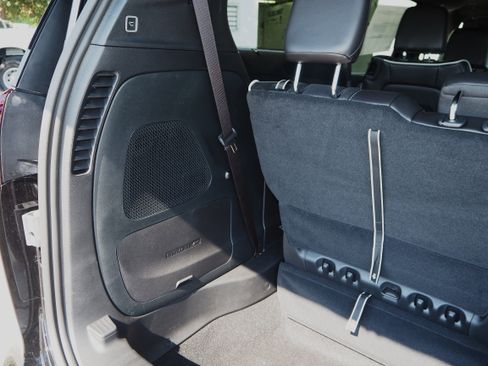 New 2026 Chrysler Pacifica Limited w/ Uconnect Theater Family Group image 10