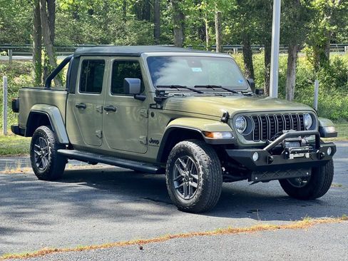 Certified 2025 Jeep Gladiator Sport AWD/4WD image 1
