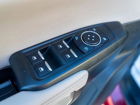 Used 2025 Ford Ranger Lariat w/ Advanced Towing Package image 16