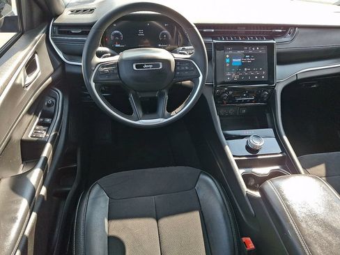 Used 2023 Jeep Grand Cherokee Altitude AWD/4WD image 11