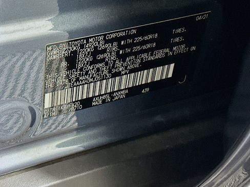 Used 2021 Toyota Venza LE w/ Carpet Mat Package (TMS) image 12