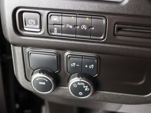 Used 2023 Chevrolet Suburban LT image 22