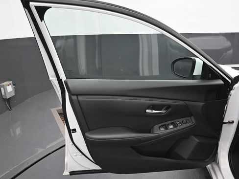 Used 2024 Nissan Sentra SV FWD image 18
