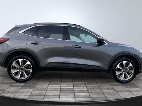 Used 2023 Ford Escape Platinum image 4