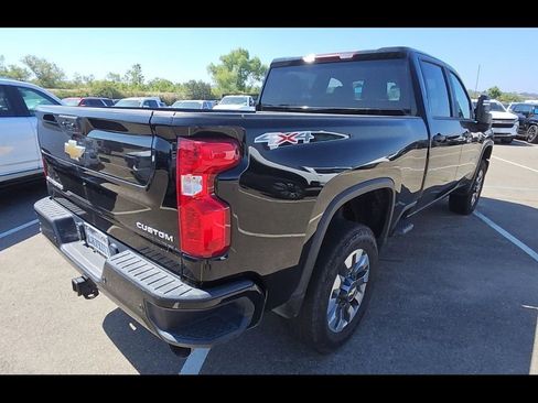 Used 2024 Chevrolet Silverado 2500 Custom w/ Custom Value Package AWD/4WD image 8