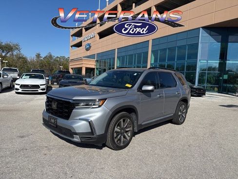 Used 2024 Honda Pilot Touring image 1