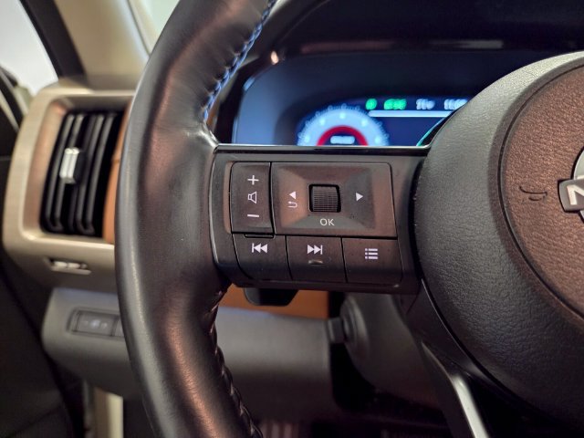 Used 2024 Nissan Pathfinder Platinum AWD/4WD image 30