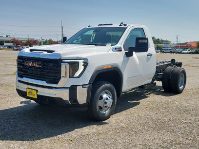 New 2026 GMC Sierra 3500 Pro w/ Convenience Package