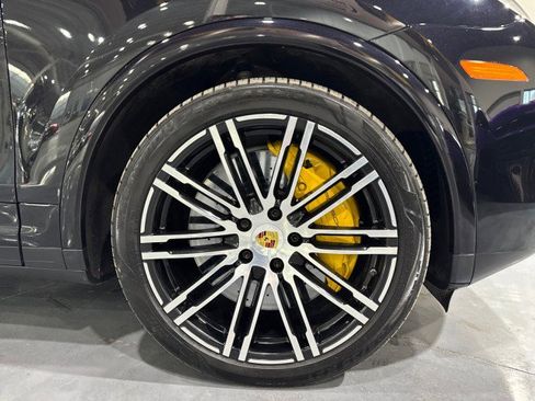 Used 2016 Porsche Cayenne Turbo image 14