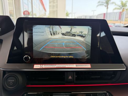 Certified 2025 Toyota Prius Plug-In Hybrid image 19