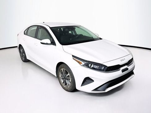 Used 2023 Kia Forte LXS w/ LXS Technology Package FWD image 3