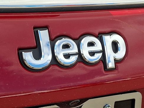 Used 2021 Jeep Compass Limited image 30