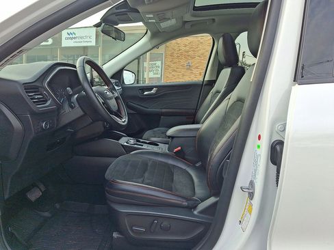 Certified 2022 Ford Escape SEL w/ SEL Stealth AWD Package image 11