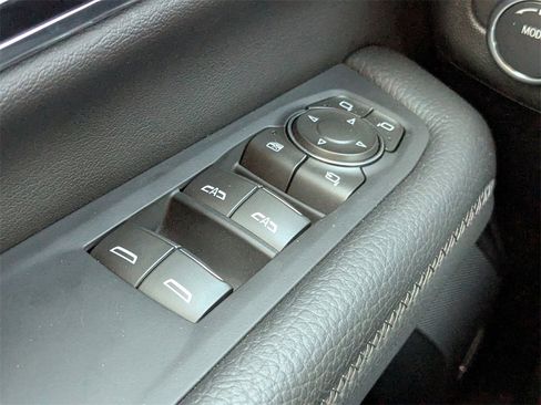 Used 2025 GMC Yukon XL Denali image 19