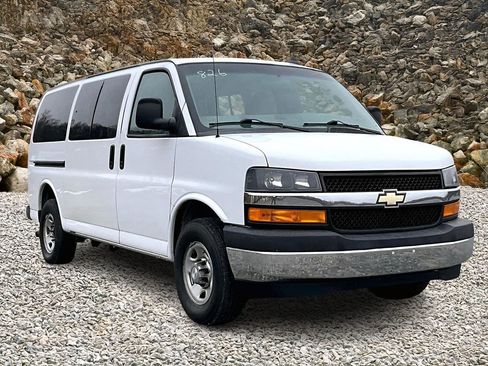 Used 2018 Chevrolet Express 3500 LT w/ LT Preferred Equipment Group image 9