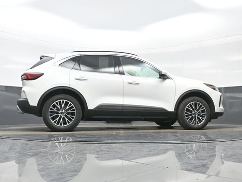 Used 2025 Ford Escape SE FWD image 41