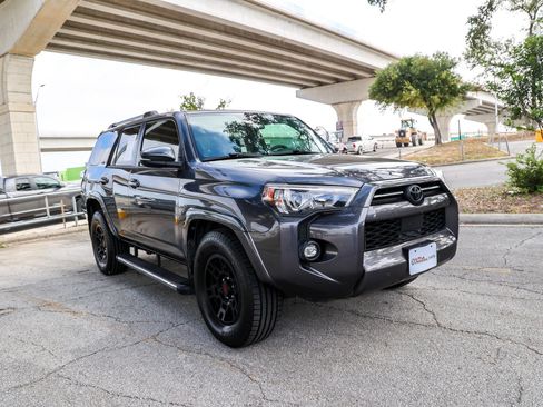 Used 2022 Toyota 4Runner SR5 Premium w/ Moonroof Package RWD image 5