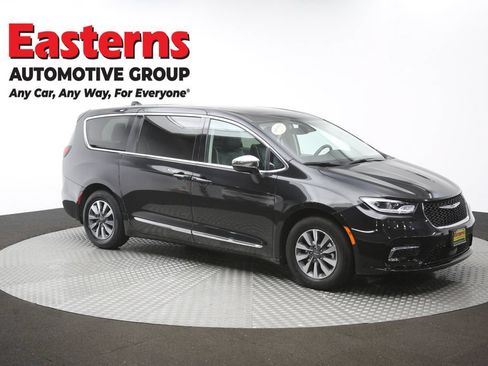 Used 2023 Chrysler Pacifica Limited FWD image 52