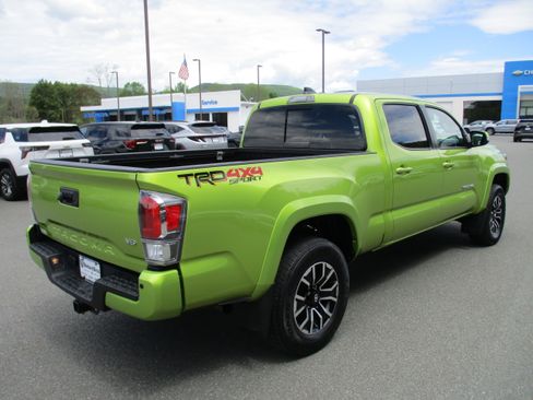 Used 2023 Toyota Tacoma TRD Sport w/ TRD Premium Sport Package AWD/4WD image 5