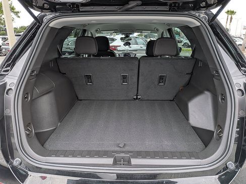 Certified 2024 Chevrolet Equinox LS w/ Midnight Edition FWD image 32