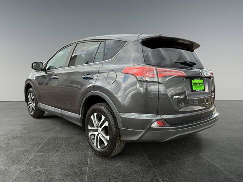 Used 2018 Toyota RAV4 LE image 4