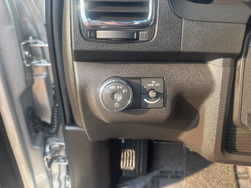 Used 2012 GMC Acadia Denali image 30