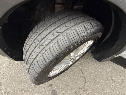 Used 2017 Ford Escape Titanium image 9