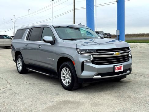 Used 2024 Chevrolet Suburban LT image 4
