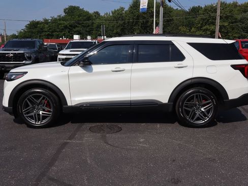 Used 2025 Ford Explorer ST-Line w/ Premium Package AWD/4WD image 35