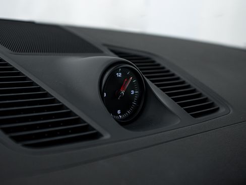 Certified 2023 Porsche Cayenne Platinum Edition image 18