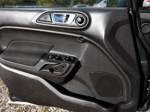 Used 2015 Ford Fiesta SE image 36