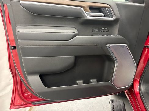 Used 2025 Chevrolet Silverado 1500 High Country image 10