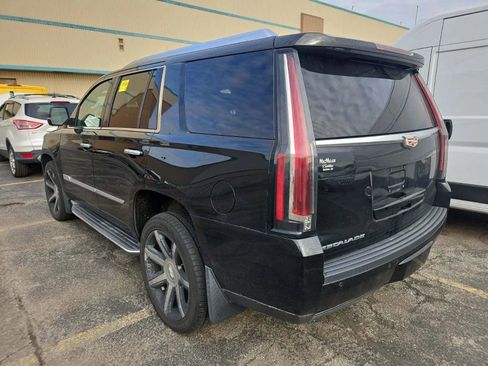 Used 2015 Cadillac Escalade Luxury image 4