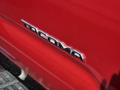 Used 2017 Toyota Tacoma SR5 w/ Tow Package RWD image 15