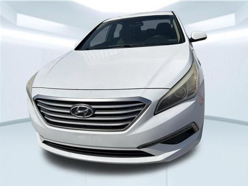 Used 2015 Hyundai Sonata SE w/ Option Group 02 FWD image 4
