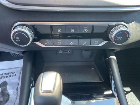 Used 2024 Nissan Altima 2.5 SR FWD image 19