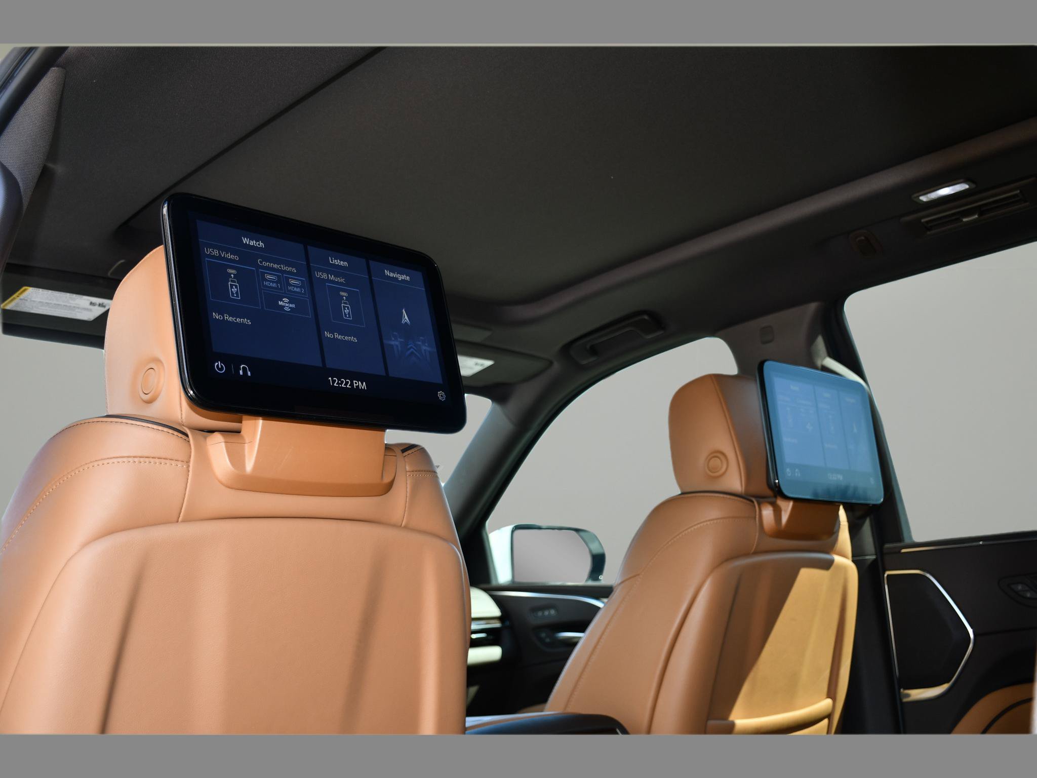 Used 2021 Cadillac Escalade Premium Luxury AWD/4WD image 16
