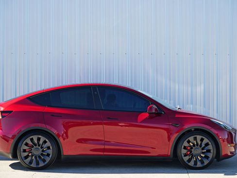 Used 2024 Tesla Model Y Performance image 54